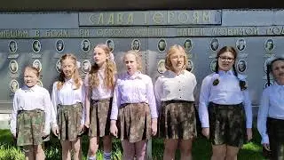 Москвичи