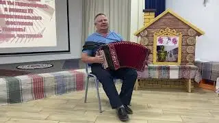 Геннадий Сюрсин, на фестивале Играй гармонь звени частушка.
