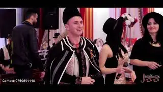 ▶