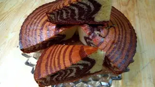 كيكة زيبرا هشة وقطنية بمكونات بسيطة وطريقة تحضير سهلة بحجم عائلي وشكل رائع  😍