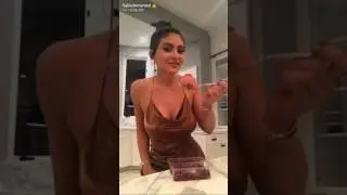 KYLIE JENNER EATING SNAPS