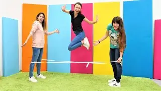 Kız videosu. Sevcan, Ayşe ve Ümit ip atlama oynuyorlar. Eğlenceli oyunlar!