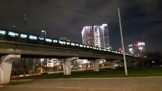 ВЕЧЕР, ИЗУМРУДНЫЙ НОМЕРНОЙ ЕДЕТ ПО НАГАТИНСКОМУ МЕТРОМОСТУ!