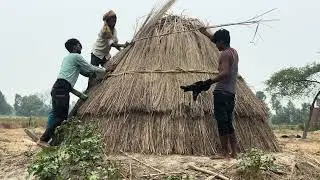 Beautiful Desi technique by village people They use cow dung cakes to build a Desi house to protect