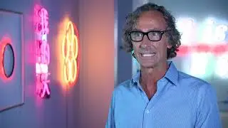 New Pop-Up Gallery and Museum Electrifies With Neon, Light