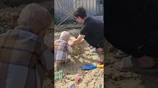Город из песка #трикота #карамелька #песочница #коржик #компот #детство #kids #kidsvideo #cute #baby