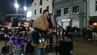 30.11.2024 Brest Belarus...  Уличные музыканты/Street musicians... Walks with Victoria