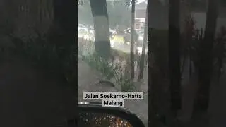 Jalan Soekarno Hatta Malang Saat Hujan Deras #shorts  #hujan #banjir #malang
