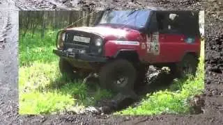 #190. УАЗ резво проходит по грязи [АВТО 4x4]