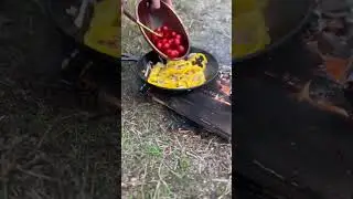 Та́вче гра́вче — блюдо македонской кухни, жареные бобы на сковородке.