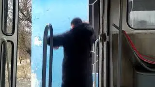 Донецкий  трамвай по маршруту № 8 под звонкий стук колёс.