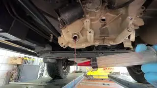 Hyundai Terracan  Замена масла в раздаточной коробке - Changing the oil in the transfer case