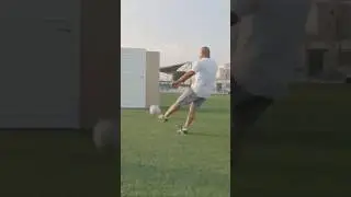 Roberto carlos breaking a door 🤯