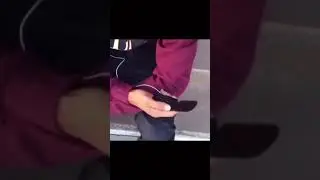 взял наушник у друга