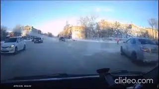 20.11.2023 Cильный гололед, водитель создал аварийную ситуацию 