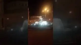 Фонтан біля театру.