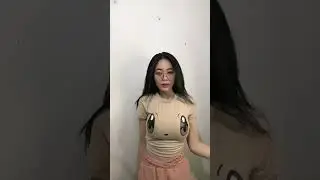 Goyang cewek baju pikachu 