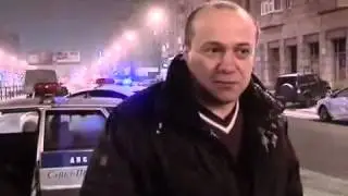 Пьяную даму силой вытаскивали из машины