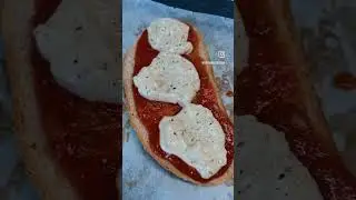 Vegan Pizza Toast #shorts #veganpizza #vegansnacks #pizzatoast