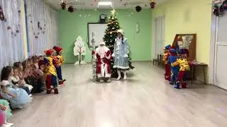 Танец Петрушек на Новый Год в детском саду. Старшая группа