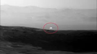 NASA's Curiosity Rover Captured A Mysterious Glowing UFO Plane On Mars || UFO Plane Seen On Mars