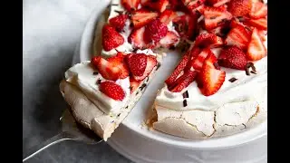 How to Make an Easy Pavlova (with Dark Chocolate!) 
