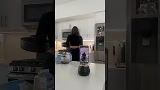 Check out how @hannahforrestfitness steps up her content creation using the Auto Tracking Stand Pro✨