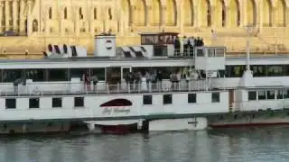 Paddlewheel ship Gróf Széchenyi down and up