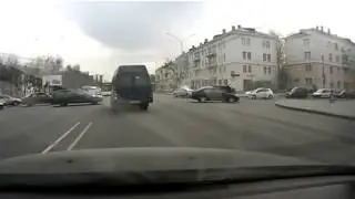 Аварии и ДТП, видео на регистратор. Проезд на красный сильный боковой перевёртыш