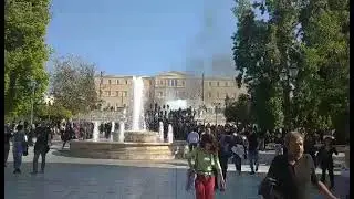 Επεισόδια στο Σύνταγμα: Πέτρες και χημικά