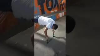 Отжимание на бутылках...