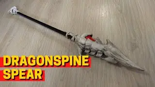 Копье Dragonspine Spear из игры Genshin Impact.