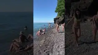 ЧИСТАЯ ВОДИЧКА НА ПЛЯЖЕ ЗЕЛЕНЫЙ МЫС В БАТУМИ. САМЫЙ ЗЕЛЕНЫЙ ПЛЯЖ В ГРУЗИИ ВОЗЛЕ БОТАНИЧЕСКОГО САДА