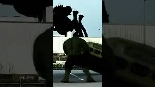 Hulk throws car at Spider Siren head