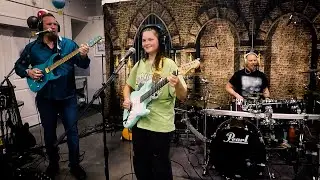 Lilly plays You Give Love a Bad Name by Bon Jovi