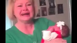 Бабушка первый раз увидела внучку!!!)))