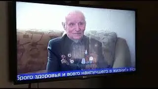 Папе примеряют слуховой аппарат