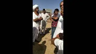 पांचू गली में सड़क निर्माण हेतु चर्चा करते सरपंच और पांचू गली के मुखिया लोग
