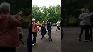 Вечер песен и танцев по пятницам. Вальсируем под песню "Синий платочек"