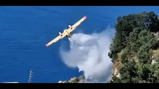 Löschflugzeug Canadair im Einsatz über Amalfiküste