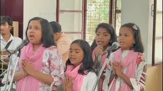 Rang barse rang barse chahuor guru ke dar rang barse....