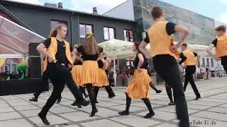 Rapla Gümnaasiumi segarühma rahvatantsijad