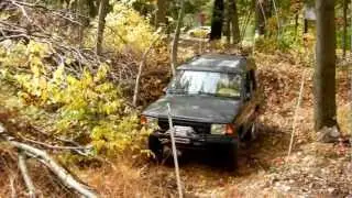 Land Rover Discovery lifts a wheel on Stage 8 of the Robesonia Trials