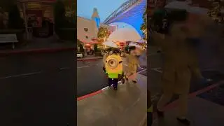 Rainy night at Universal Studios Japan with minions #minions #despicableme #usj #shorts