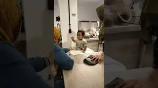 relaxed di cafe kebayakan