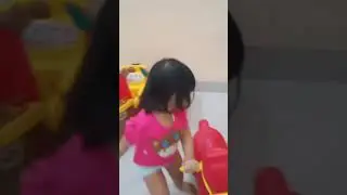 anak kecil main mobil-mobilan sendiri#shorts