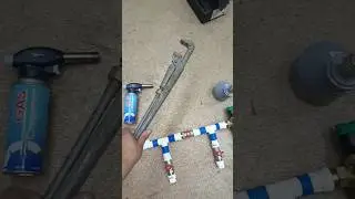 Газовый ключ и горелка - главный инструмент сантехника 🤣🫣☺️ 