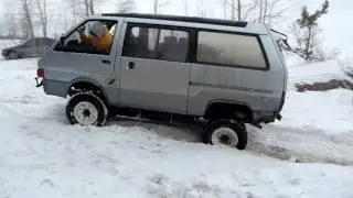 Nissan Largo по тяжелому, мартовскому снегу