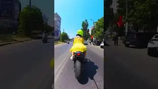 They were staring SO hard, they actually turned around 😂 When people love MOTORCYCLES😍 #bikelover