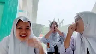Mandi hujan di sekolah